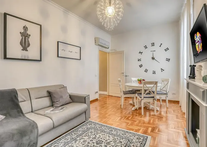 Atrhome Penthouse Frattina Apartment *